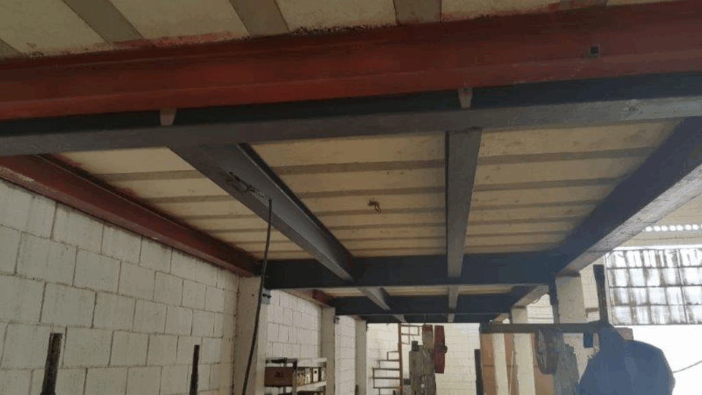 reforço de estrutura metálica em construção