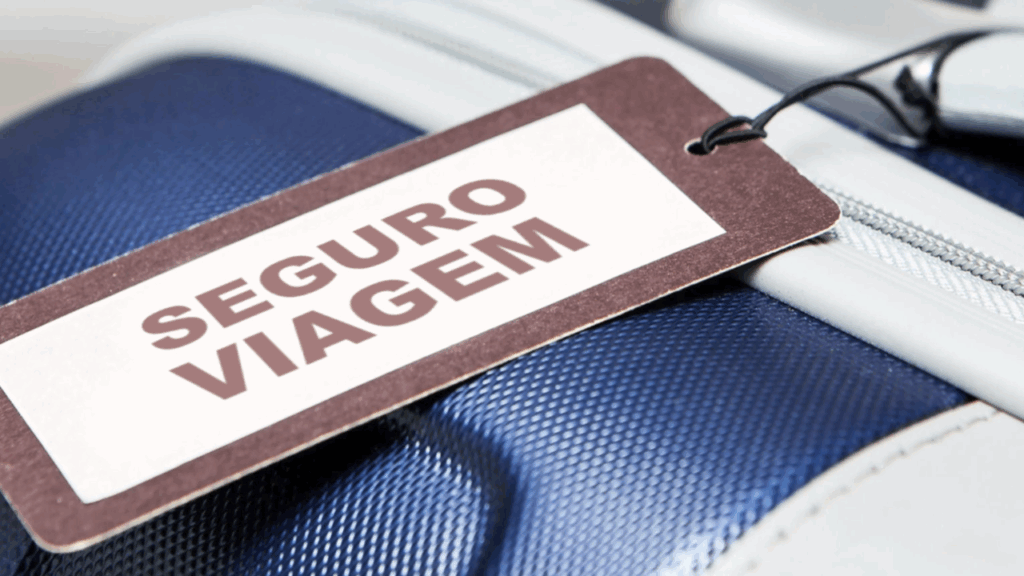 imagem de uma etiqueta escrito seguro viagem.